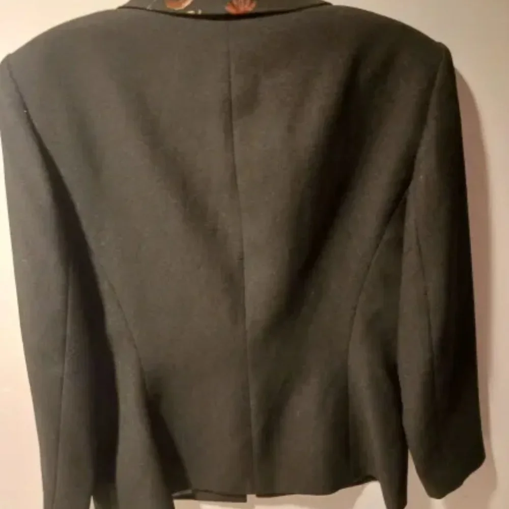 Womans Jacket - Picture 5 of 5